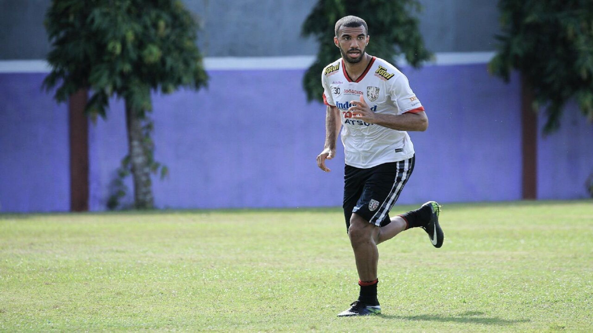 Sylvano Dominique Comvalius-Bali United