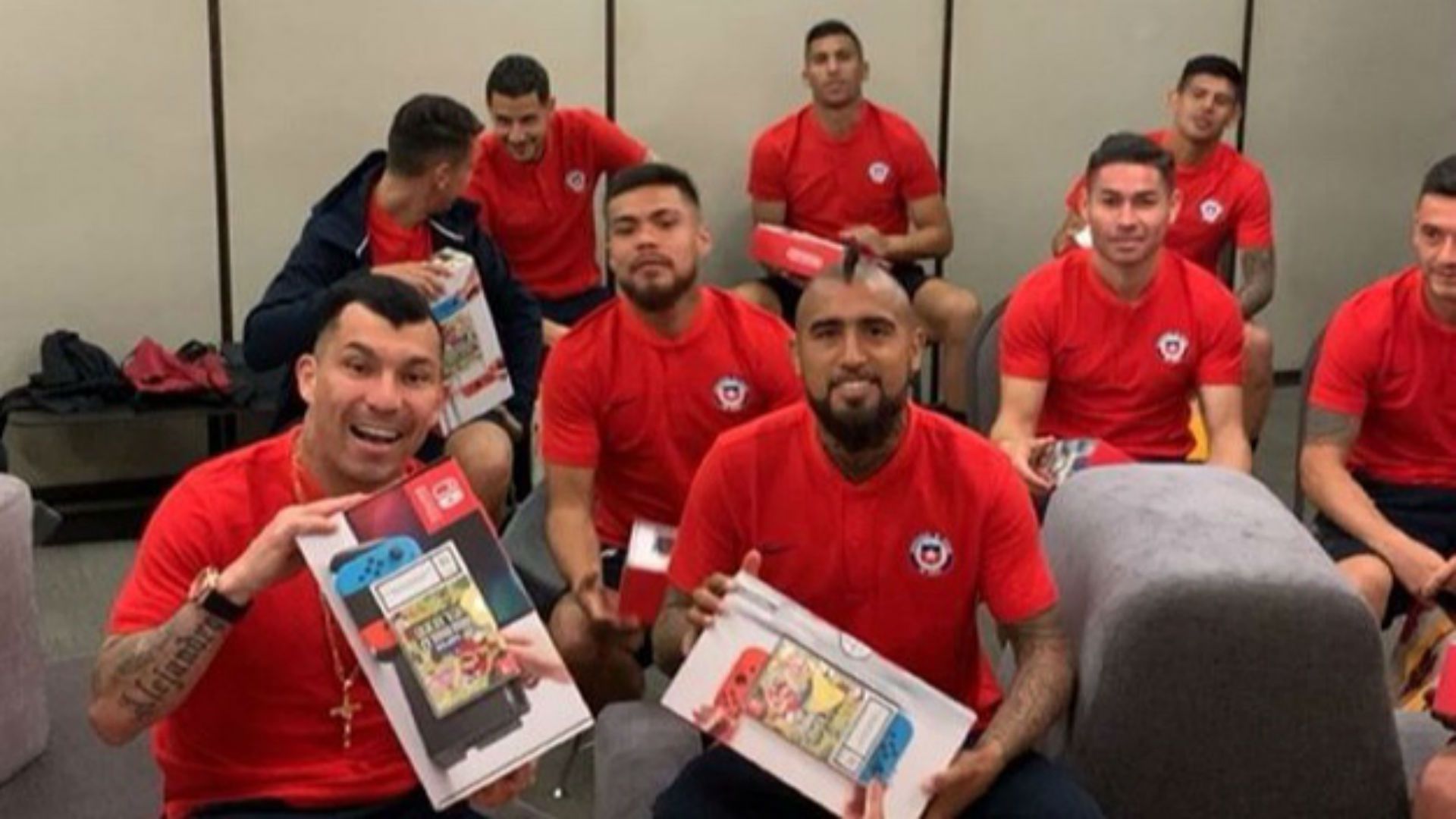 Chile Arturo Vidal Gary Medel 160619