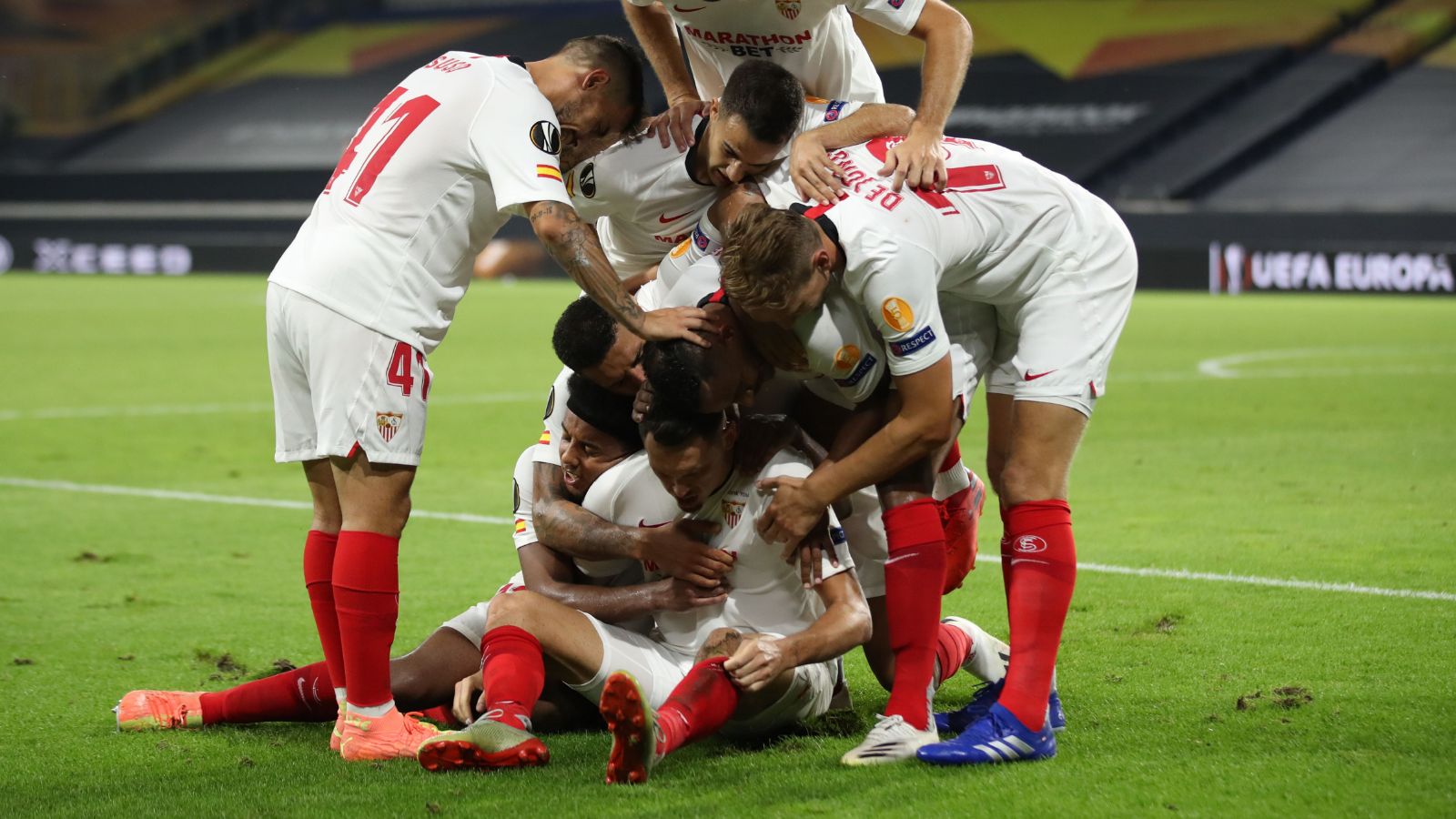 Ocampos Wolves Sevilla Europa League