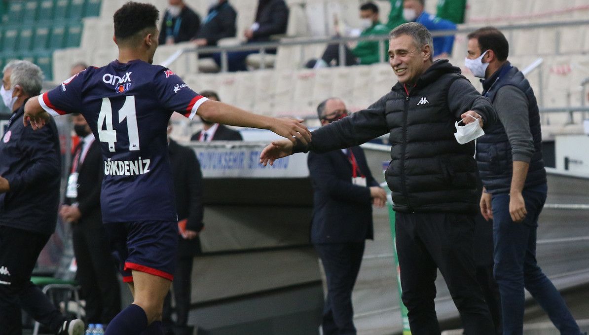 Gokdeniz Bayrakdar Ersun Yanal Antalyaspor Goal Celebration vs. Bursaspor 01/12/21