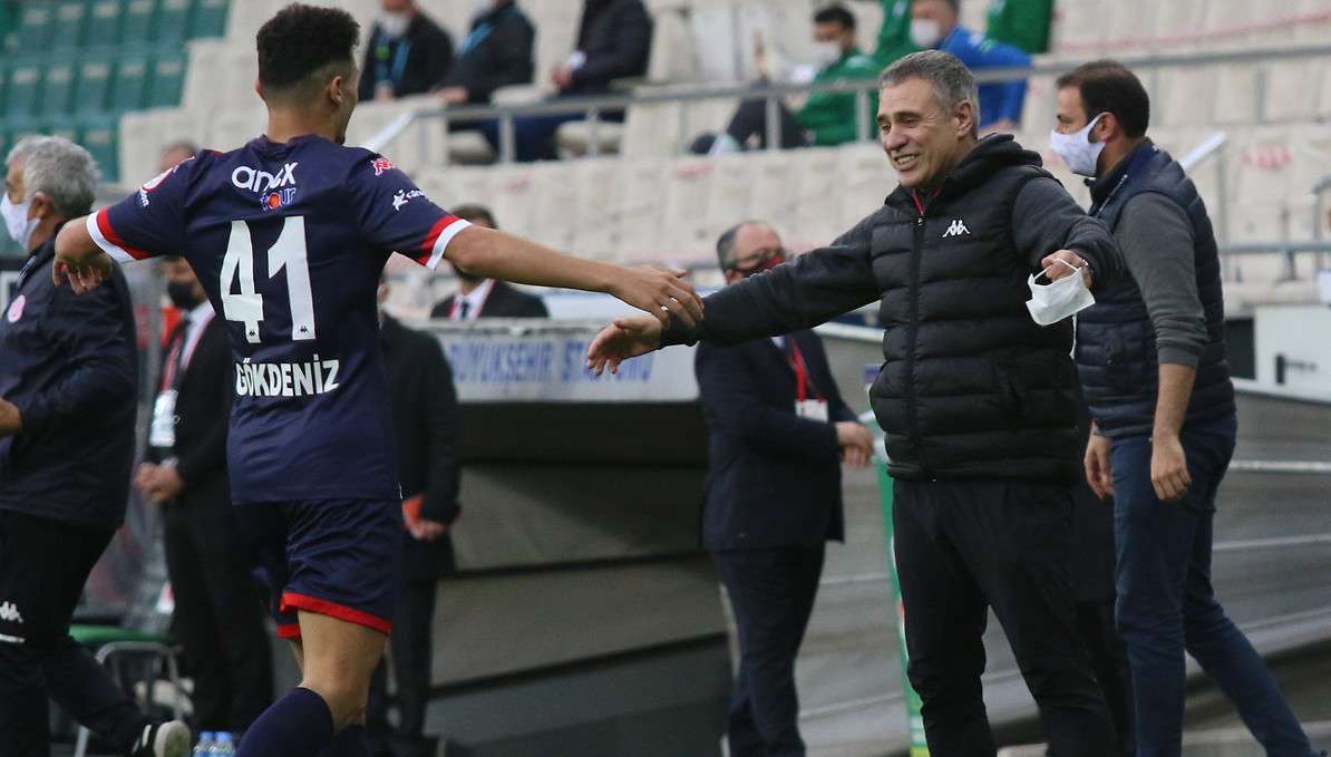 Gokdeniz Bayrakdar Ersun Yanal Antalyaspor Goal Celebration vs. Bursaspor 01/12/21