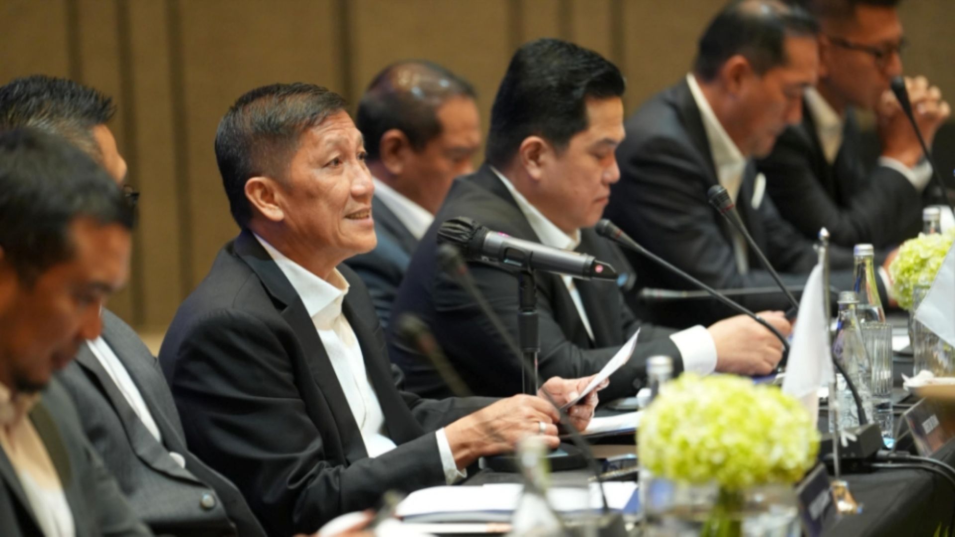 Direktur utama PT LIB Ferry Paulus & Ketua Umum PSSI Erick Thohir