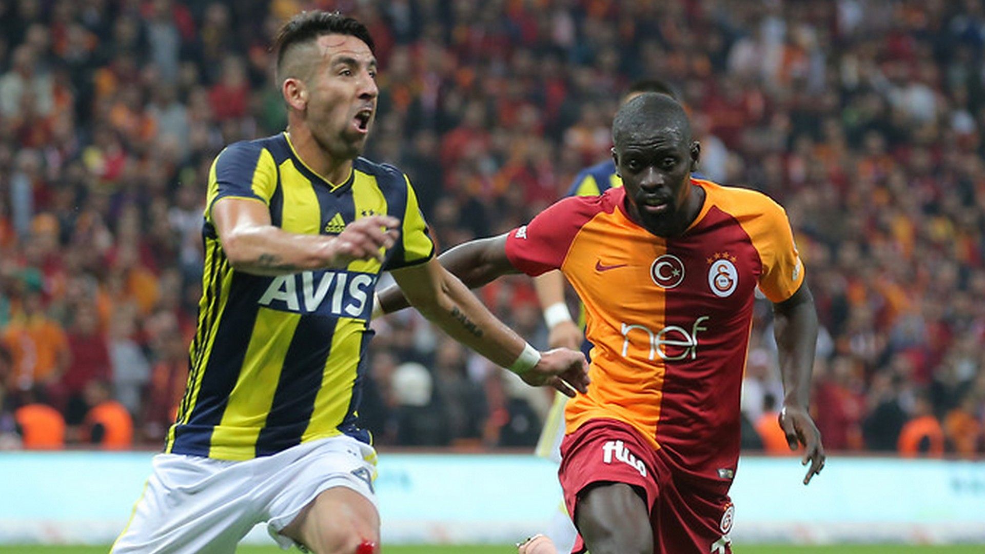 Mauricio Isla Badou Ndiaye Galatasaray Fenerbahce