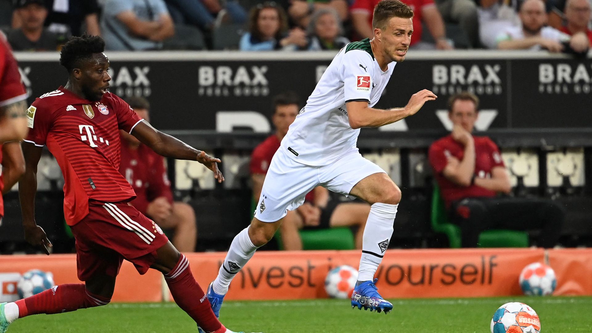 Alphonso Davies FC Bayern Patrick Herrmann Gladbach 130821