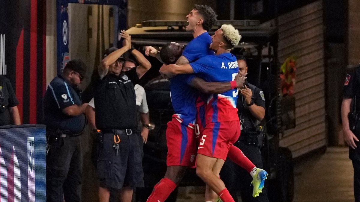 Christian Pulisic celebrates goal, USMNT