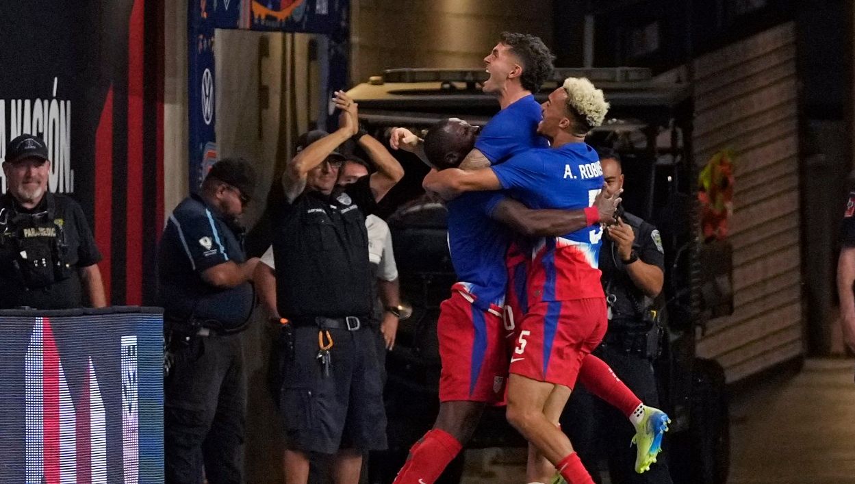Christian Pulisic celebrates goal, USMNT