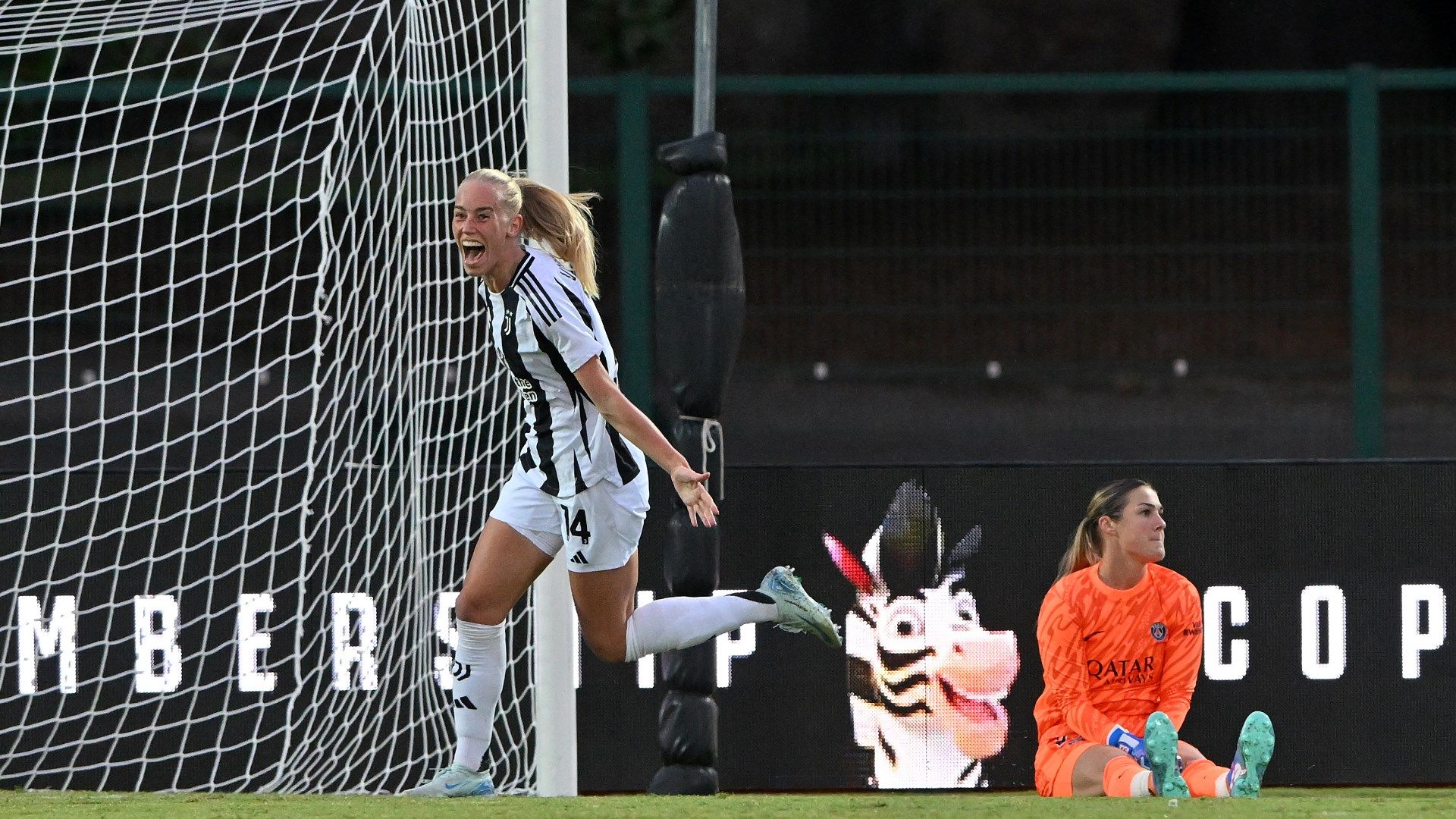 Amalie Vangsgaard Mary Earps Juventus PSG Women 2024-25