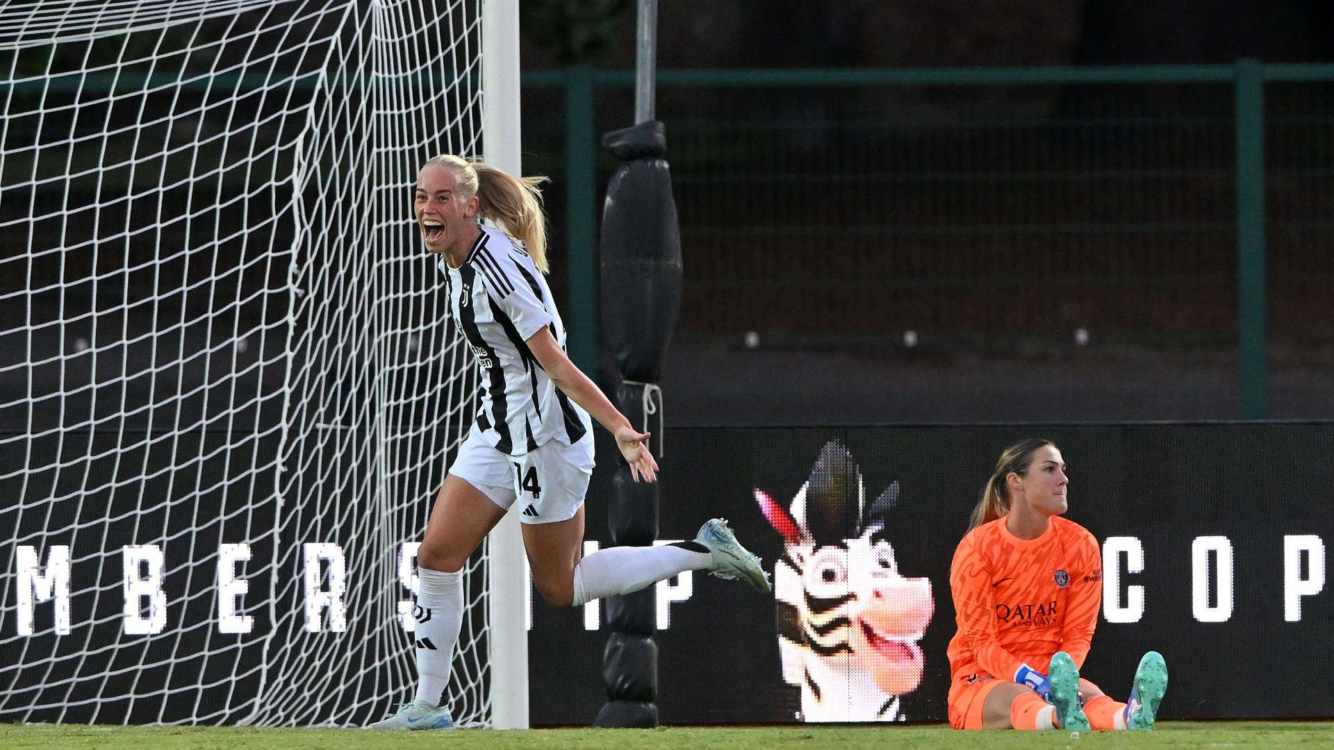 Amalie Vangsgaard Mary Earps Juventus PSG Women 2024-25