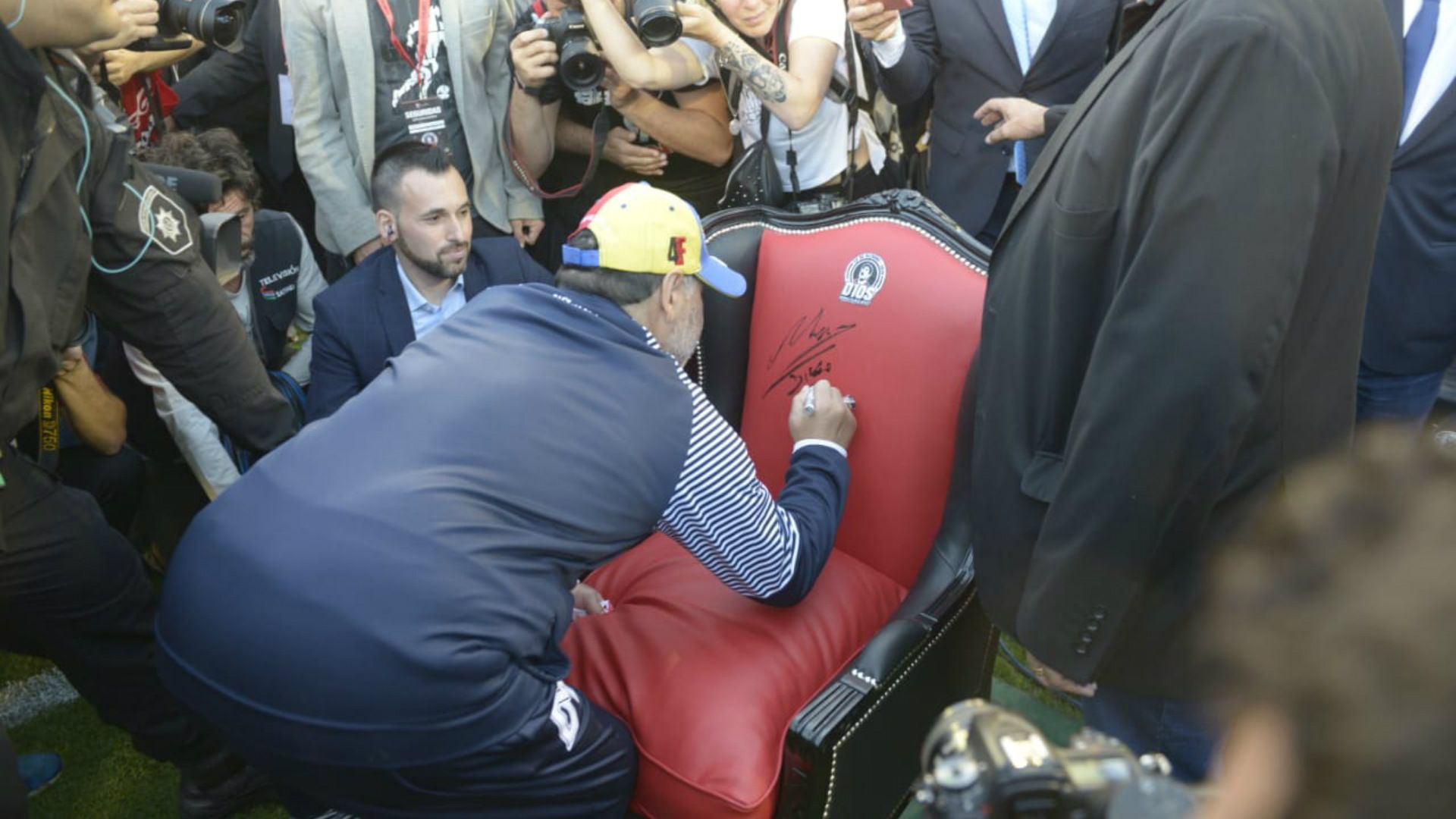 Diego Maradona Newells Gimnasia Superliga 29102019