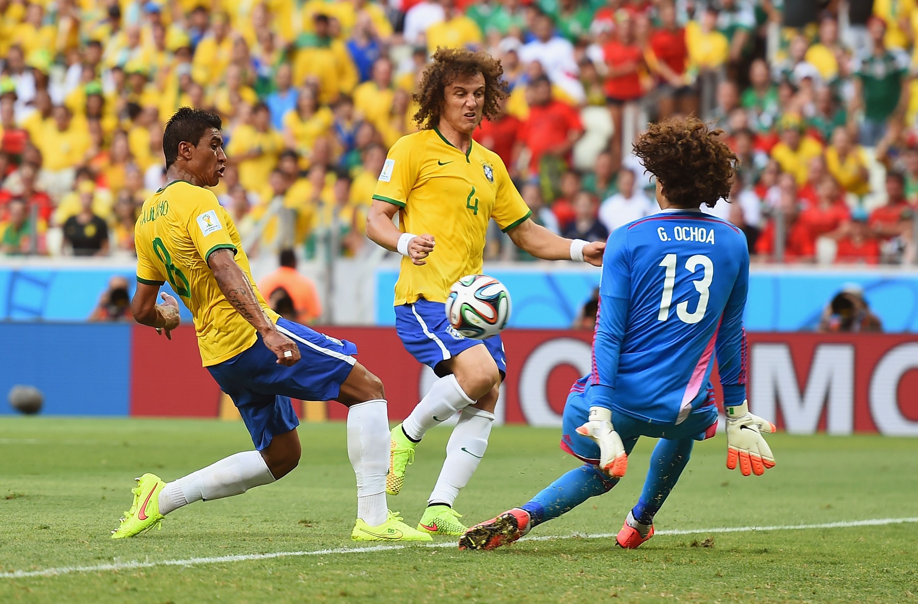 Guillermo Ochoa Paulinho David Luiz Brazil Mexico World Cup 20140617