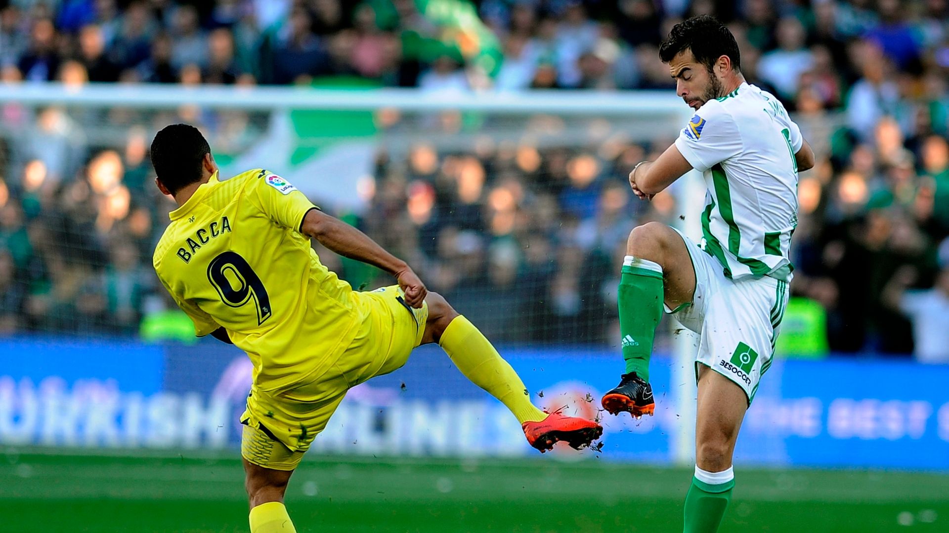 Carlos Bacca vs Jordi Amat
