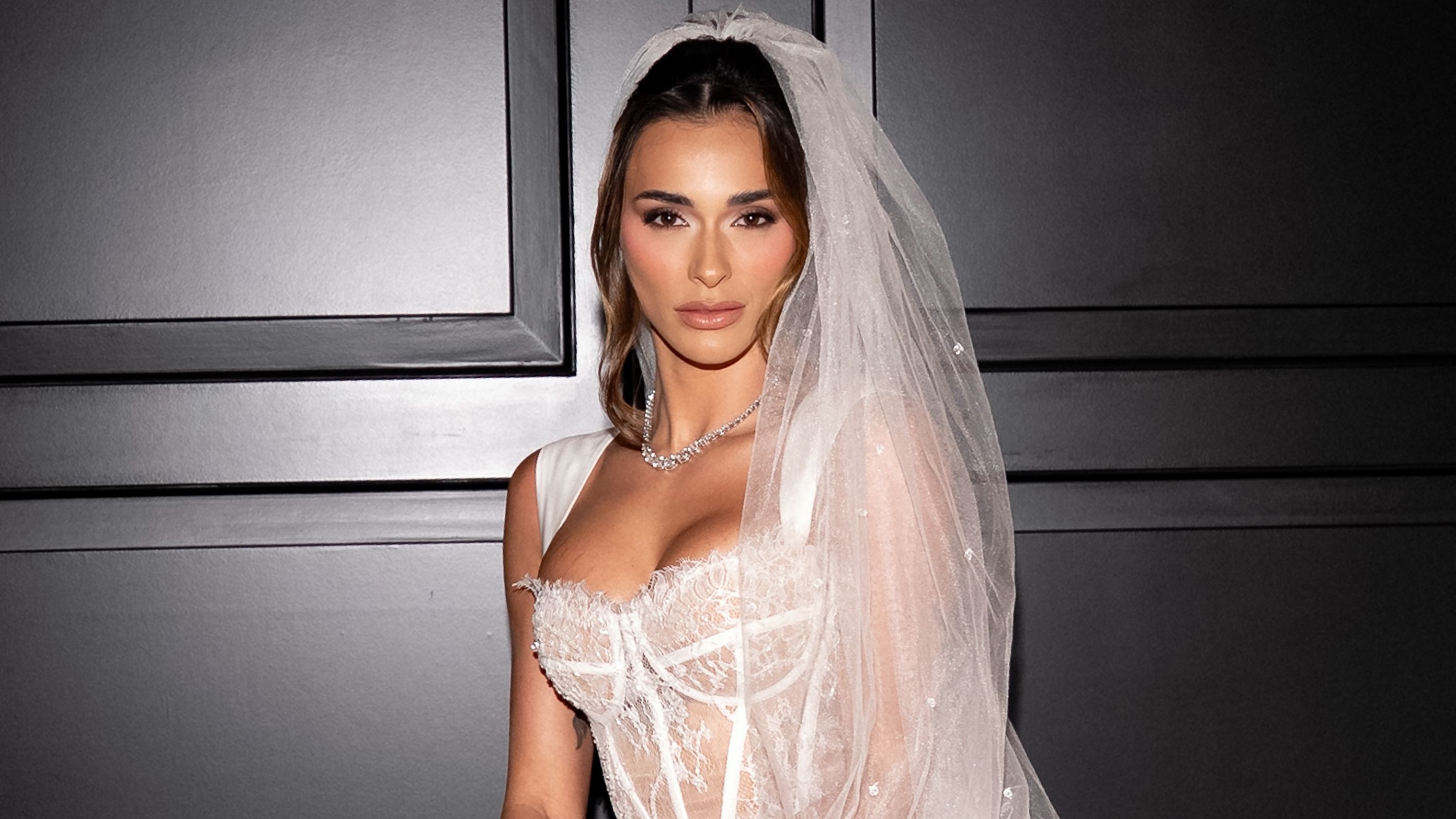 Tainá Castro, em seu casamento com Éder Militão 