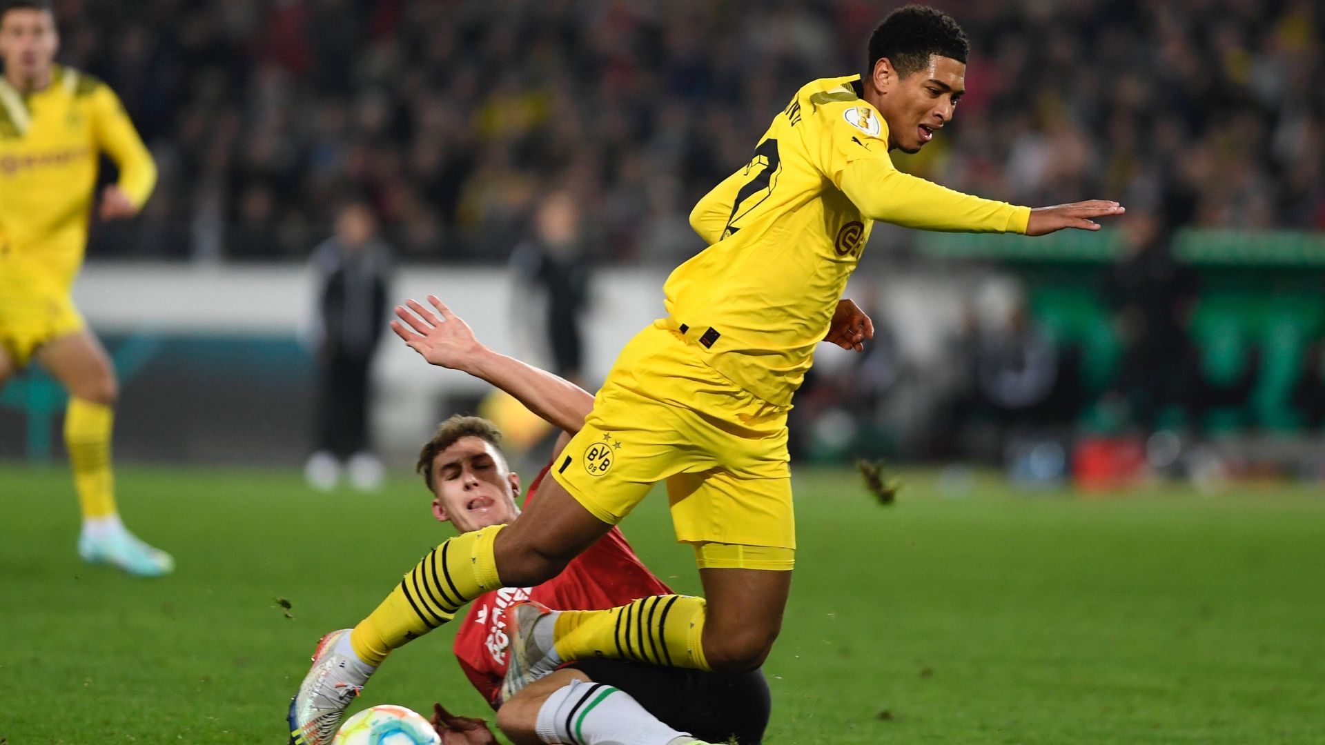 ONLY GERMANY Phil Neumann Jude Bellingham Hannover Borussia Dortmund 2022