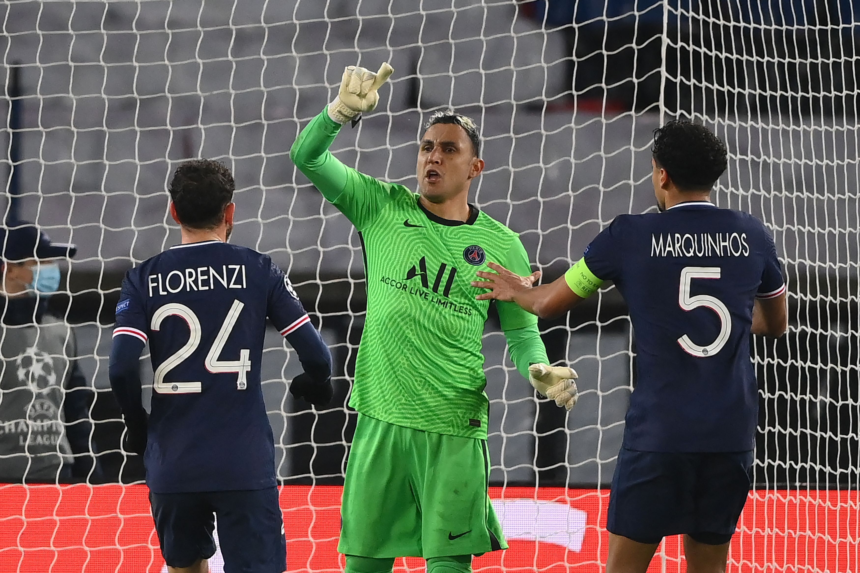 Keylor Navas et défenseurs - PSG Barça