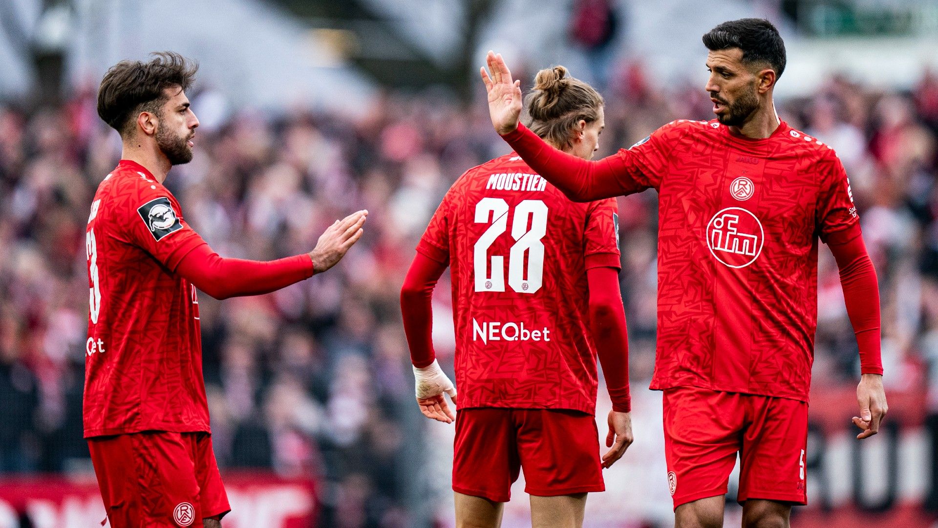 Jose Enrique Rios Alonso of RW Essen and Klaus Gjasula of RW Essen gesture 