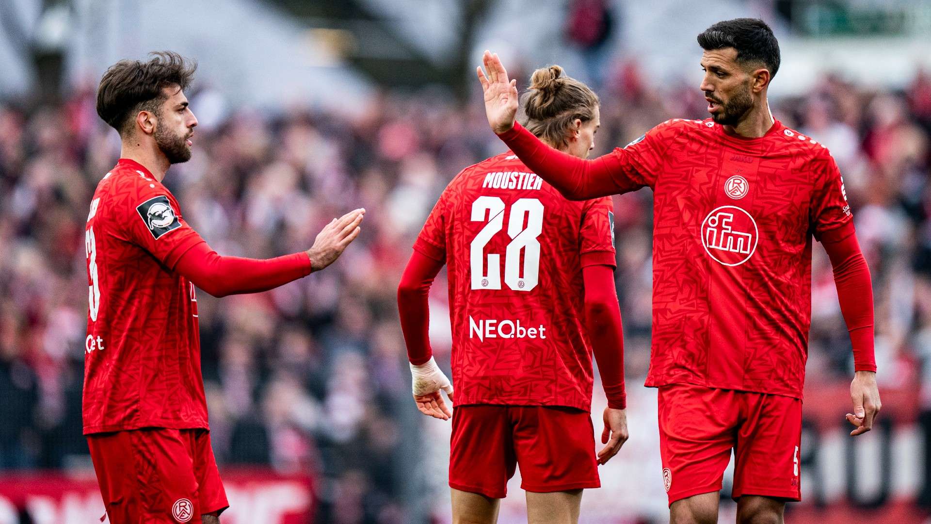 Jose Enrique Rios Alonso of RW Essen and Klaus Gjasula of RW Essen gesture