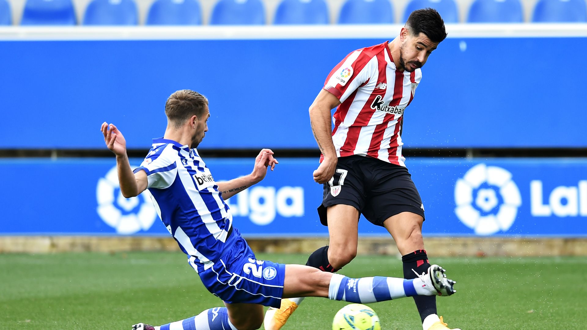 Florian Lejeune Yuri Berchiche Alaves Athletic Club