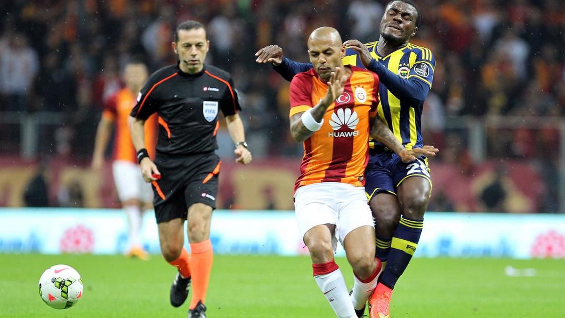 Felipe Melo Emmanuel Emenike Galatasaray Fenerbahce STSL 10182014