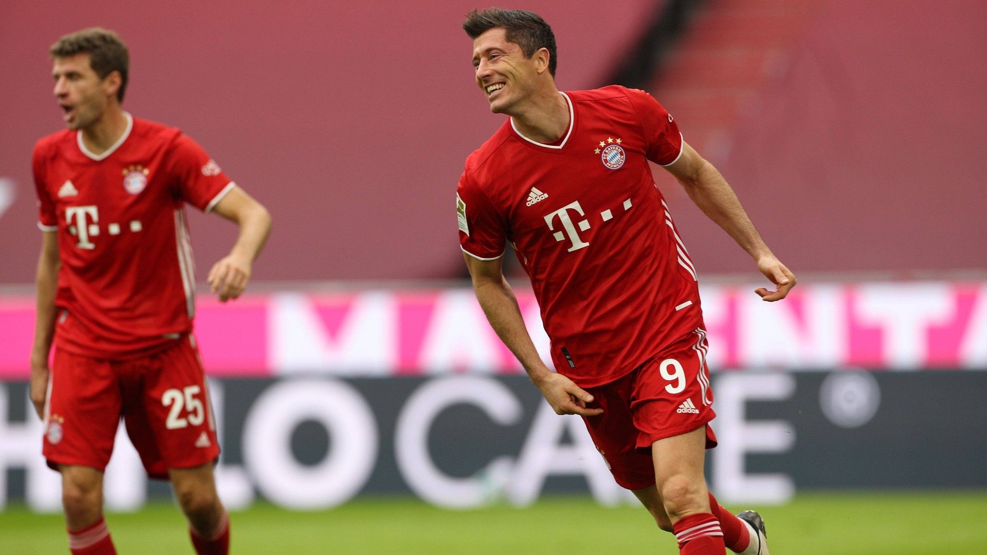 ONLY GERMANY Robert Lewandowski FC Bayern München Bundesliga