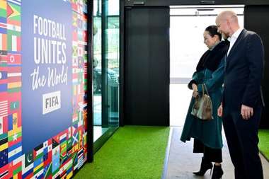 นวลพรรณ ล่ำซำ