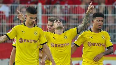 JULIAN WEIGL PACO ALCACER JADON SANCHO BORUSSIA DORTMUND 31082019