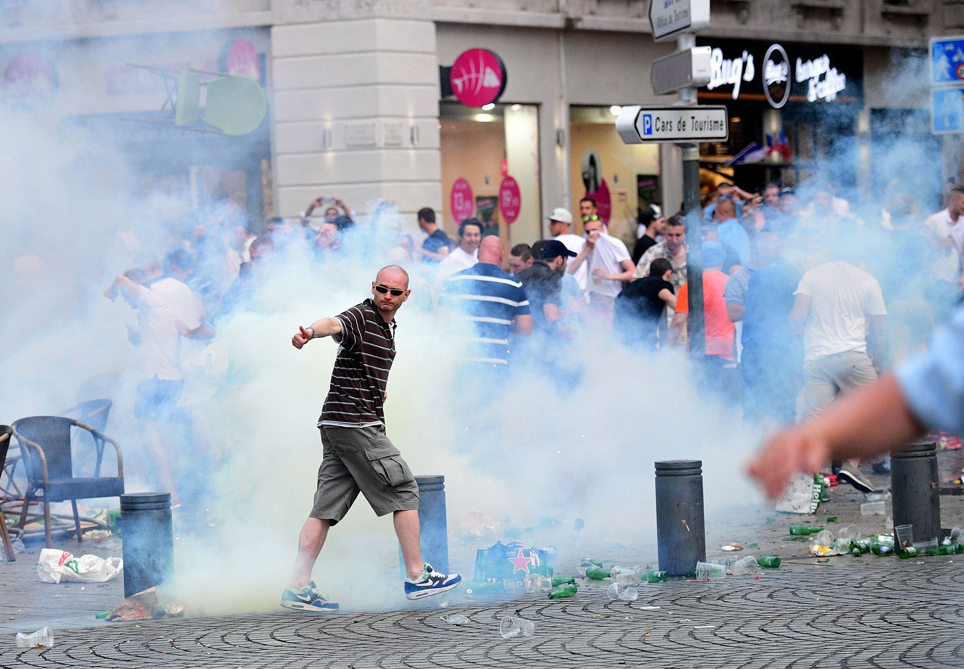 England Russia police hooligans Marseille