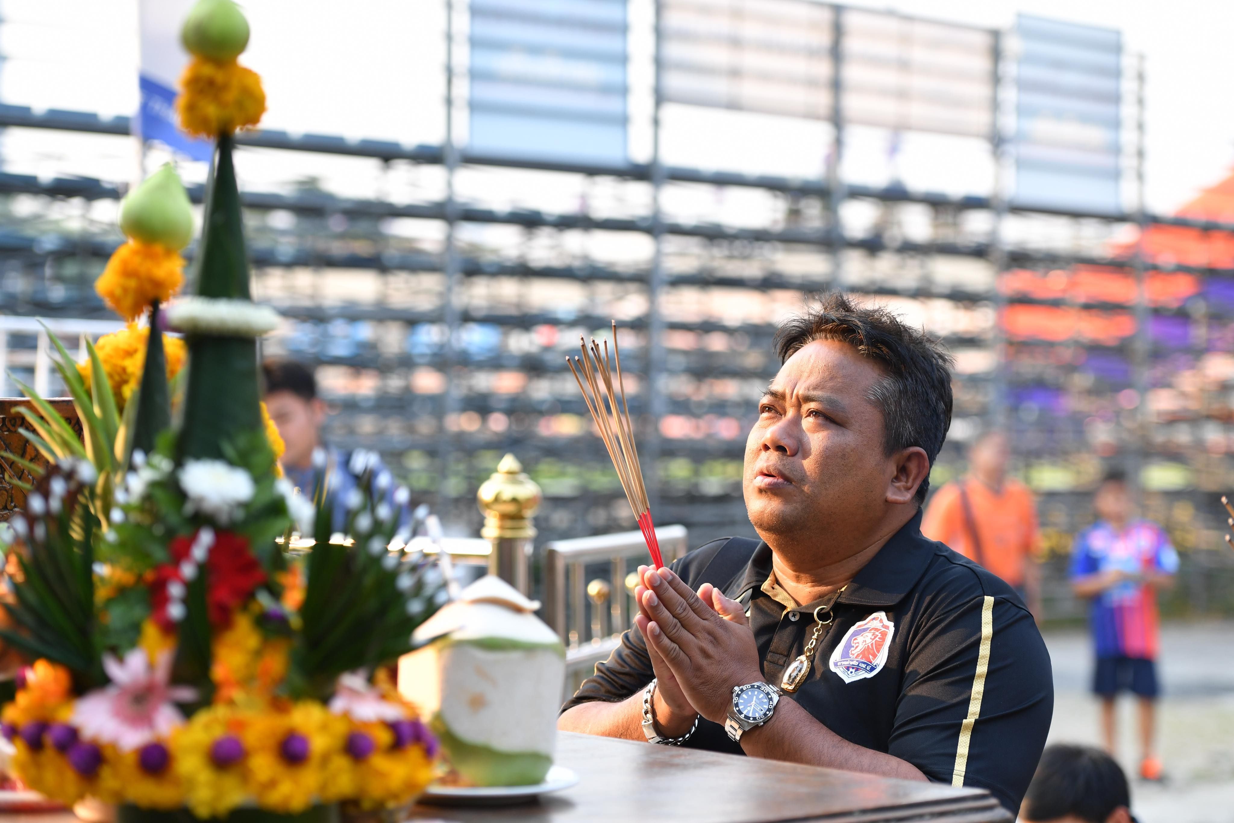 จเด็จ มีลาภ