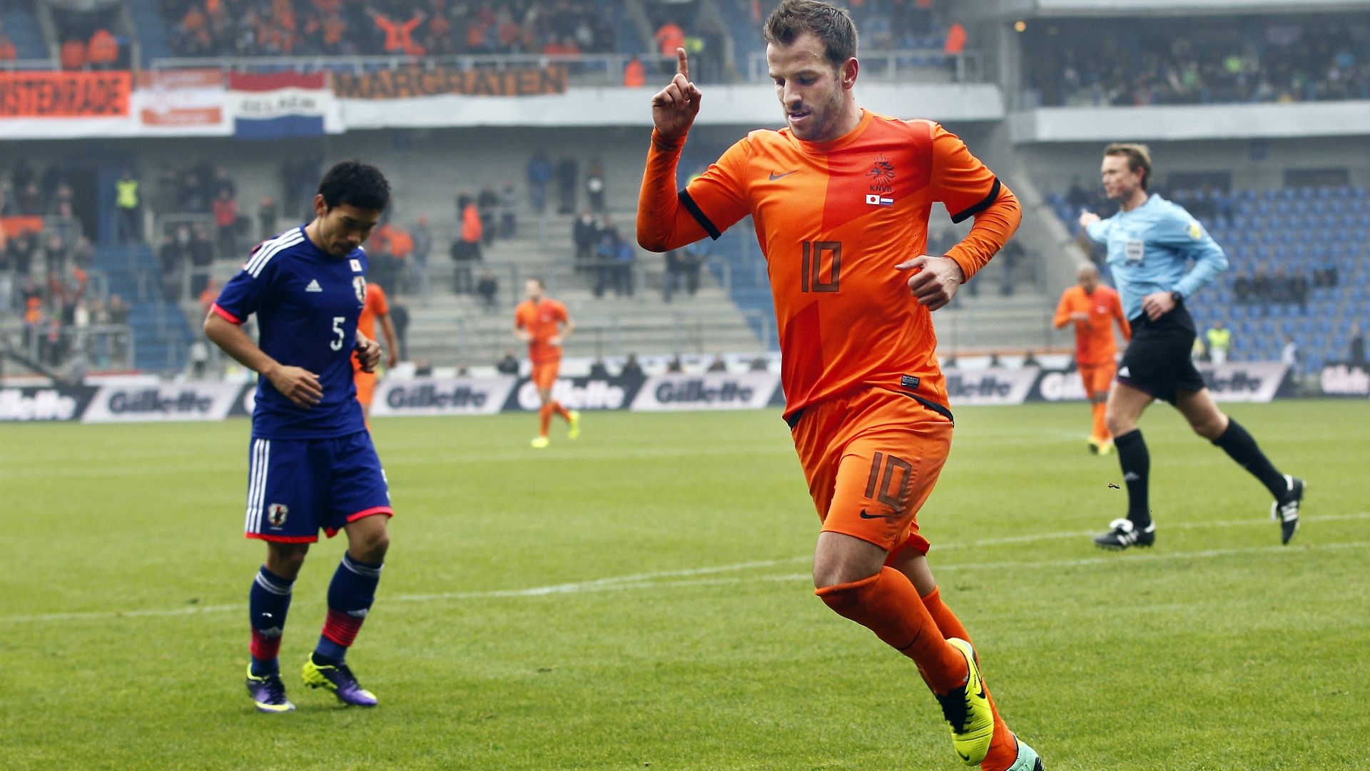 Rafael van der Vaart Netherlands 11162013