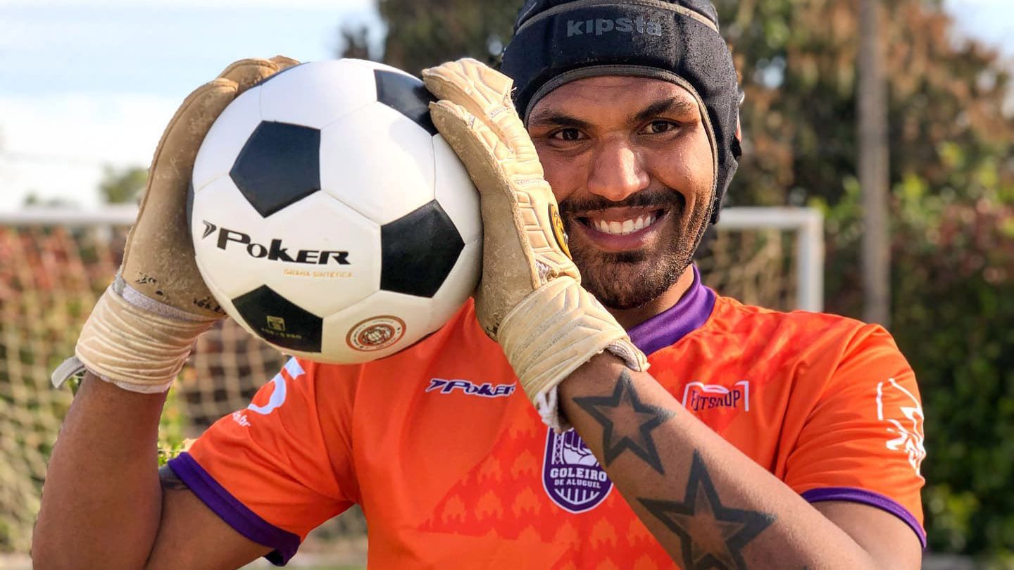 Goleiro Thiago Montanha