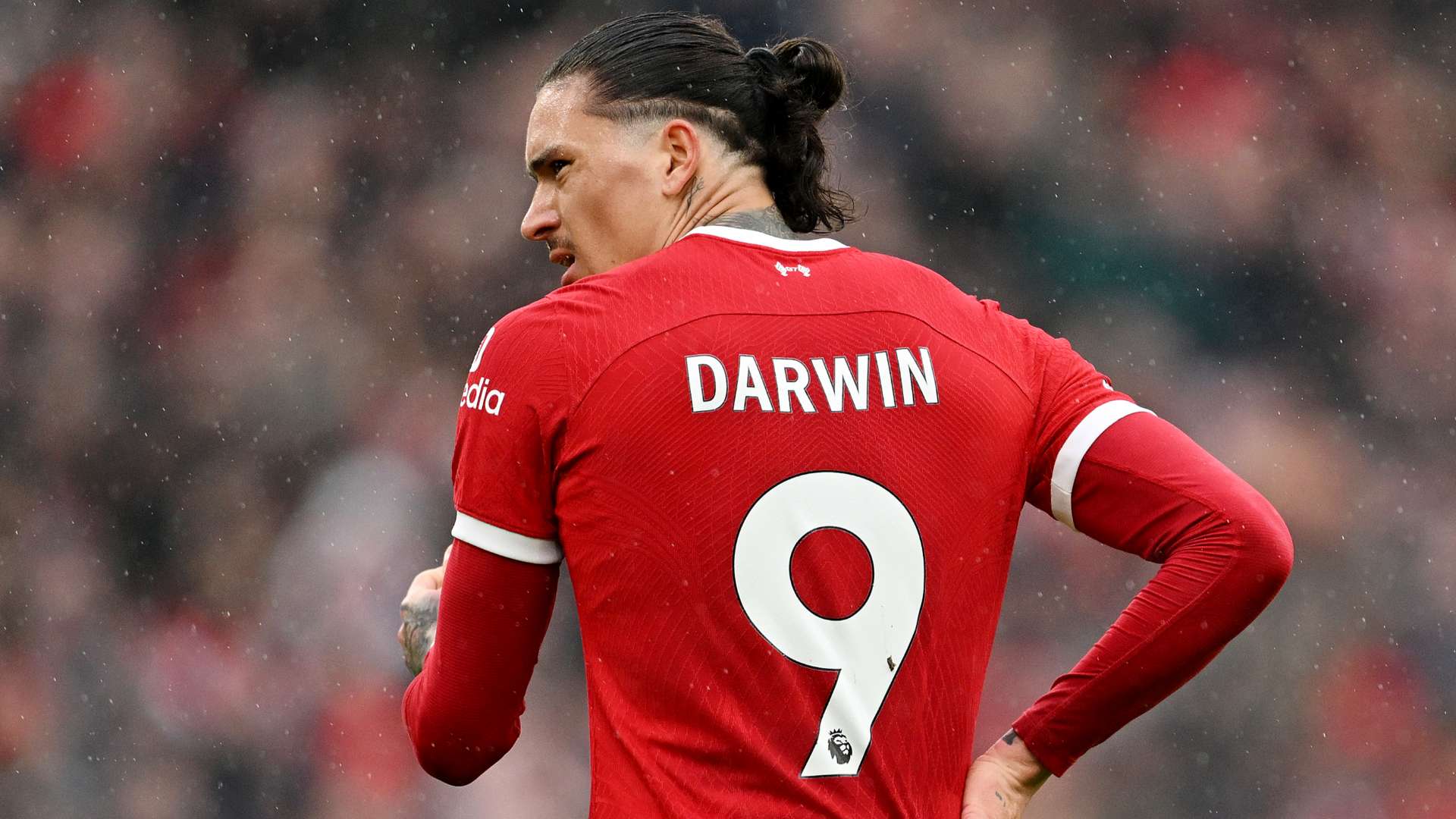 Darwin Nunez storms off the pitch and deletes all Liverpool content from social media .