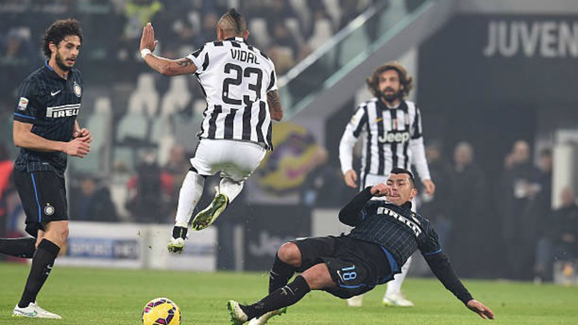 Arturo Vidal - Gary Medel