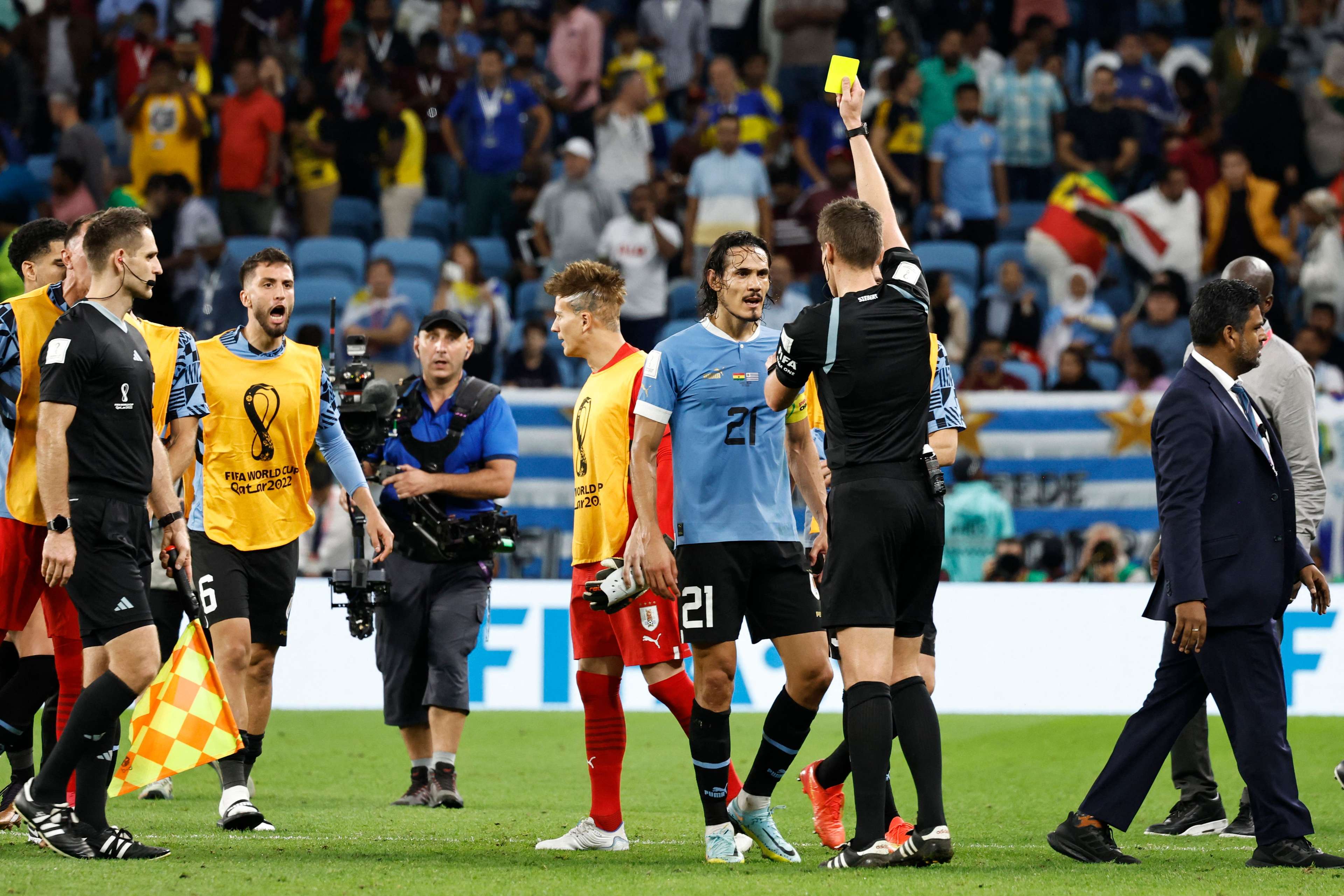 Edinson Cavani referee Uruguay 2022
