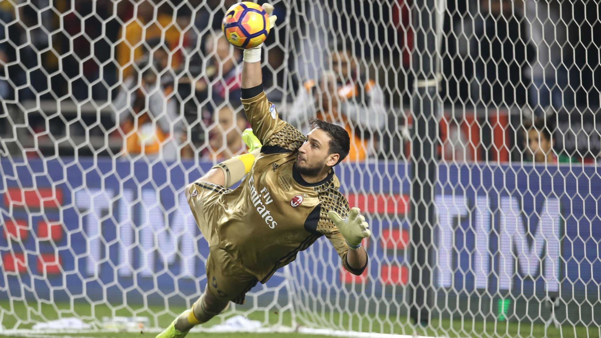 Donnarumma penalty Dybala Juventus Milan Supercoppa Italiana 2016