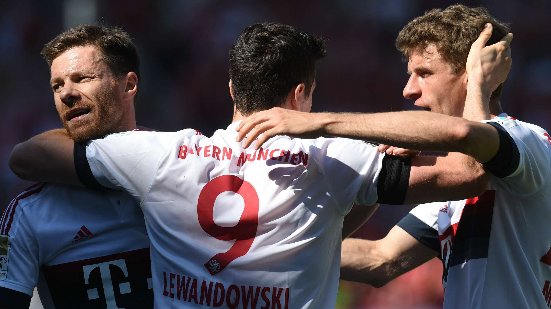 XABI ALONSO ROBERT LEWANDOWSKI THOMAS MULLER BAYERN MUNICH GERMAN BUNDESLIGA 07052016