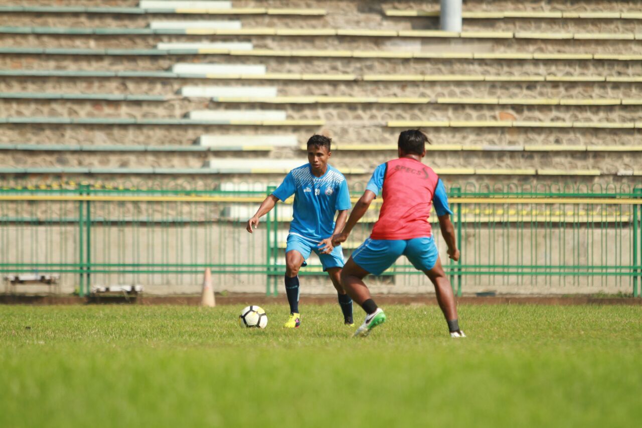Latihan Arema Stadion Tri Dharma Gresik