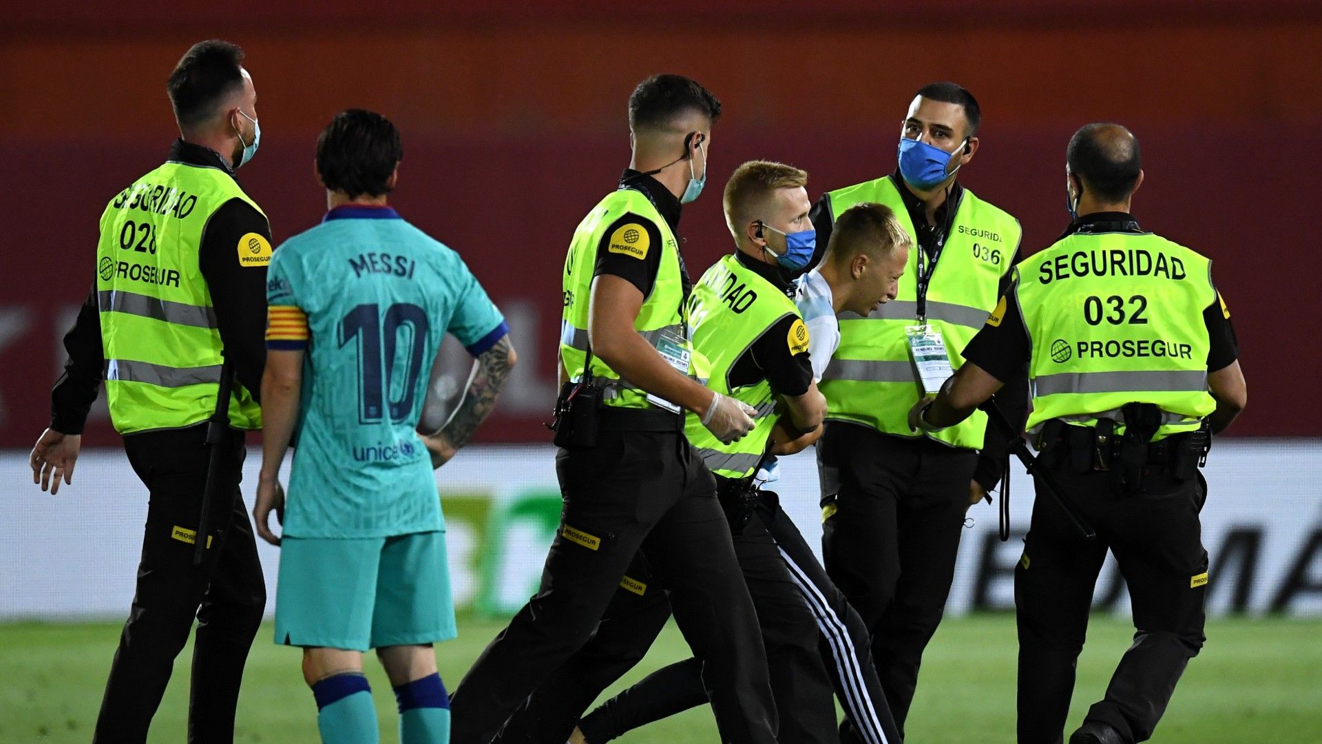 Messi pitch invader 2020