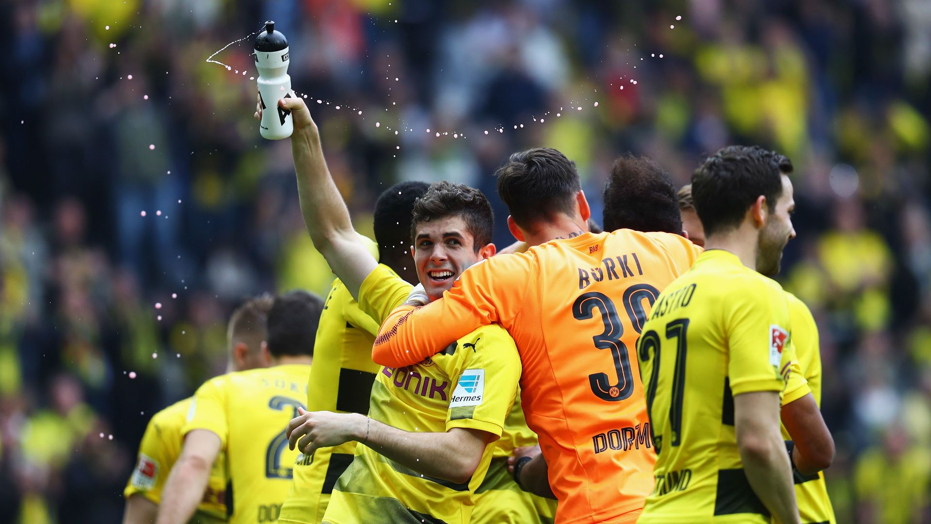 Christian Pulisic Roman Burki Borussia Dortmund Bundesliga 052017