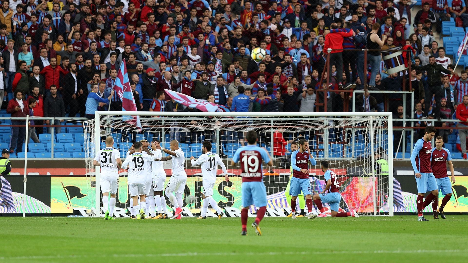 Akhisarspor goal celebration Trabzonspor 10152017