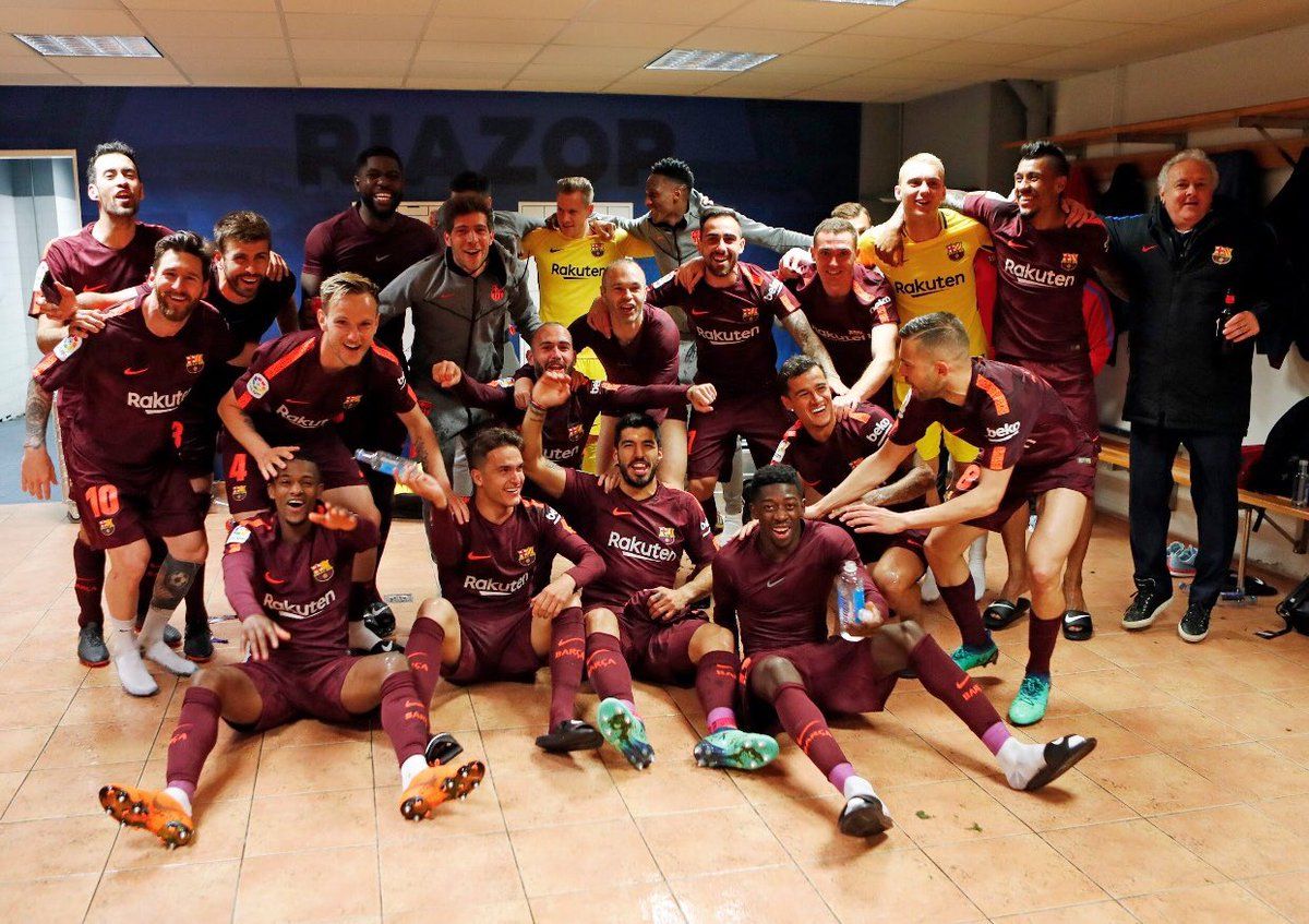 Fiesta en el vestuario del Barcelona
