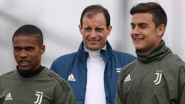 Allegri Douglas Costa Dybala - Juventus