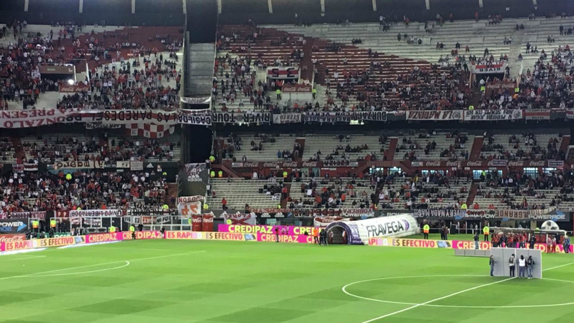 Hinchada River Monumental Banderas Invertidas Superliga 02122018