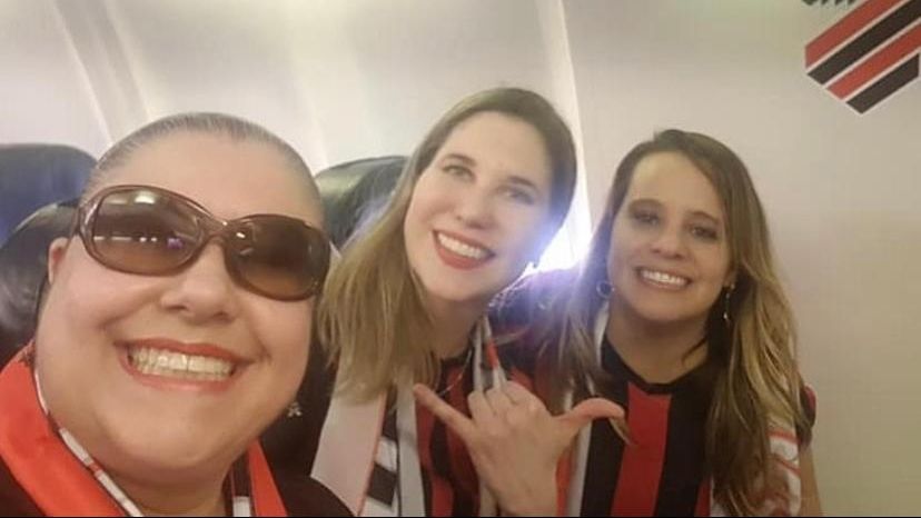 Andrea Broto, Milene Szaikowski e Roberta Salles, torcedoras do Athletico