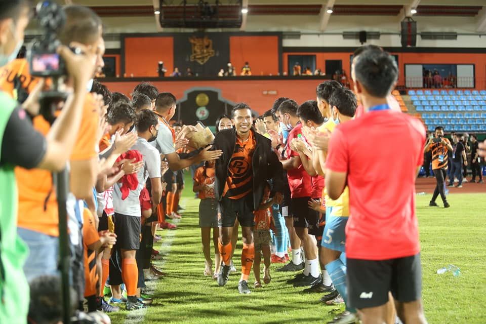 อมร ธรรมนาม