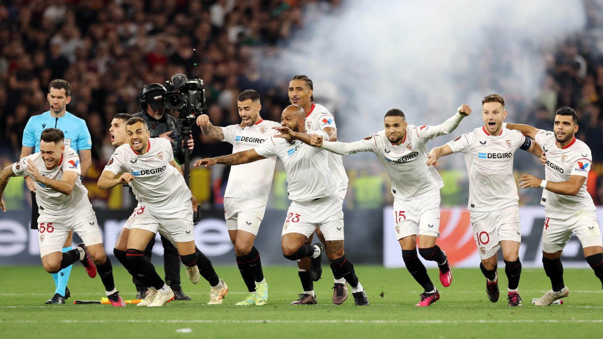 Sevilla celebrate 2022-23