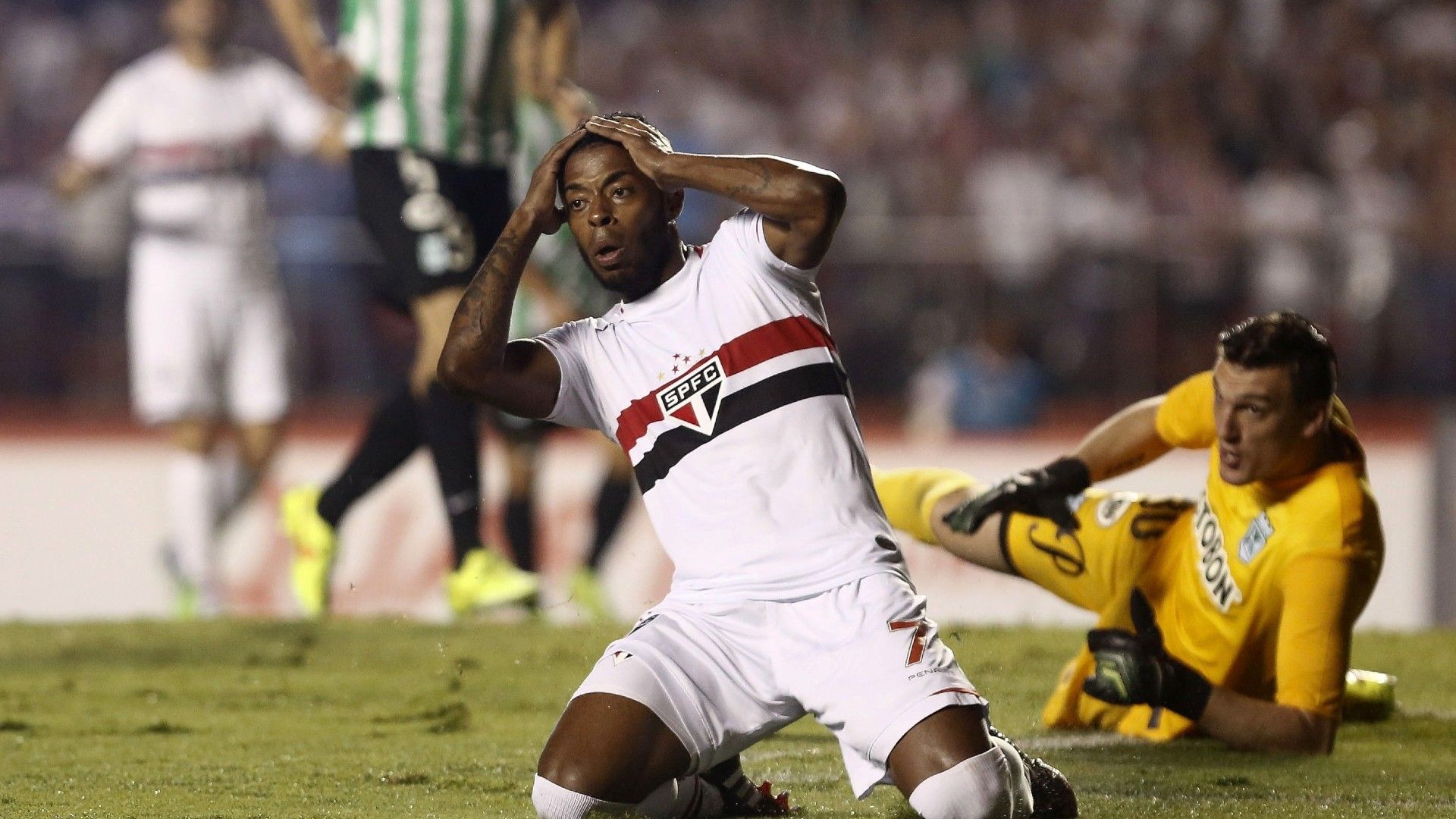 Michel Bastos São Paulo Atlético Nacional Sul-Americana 2014