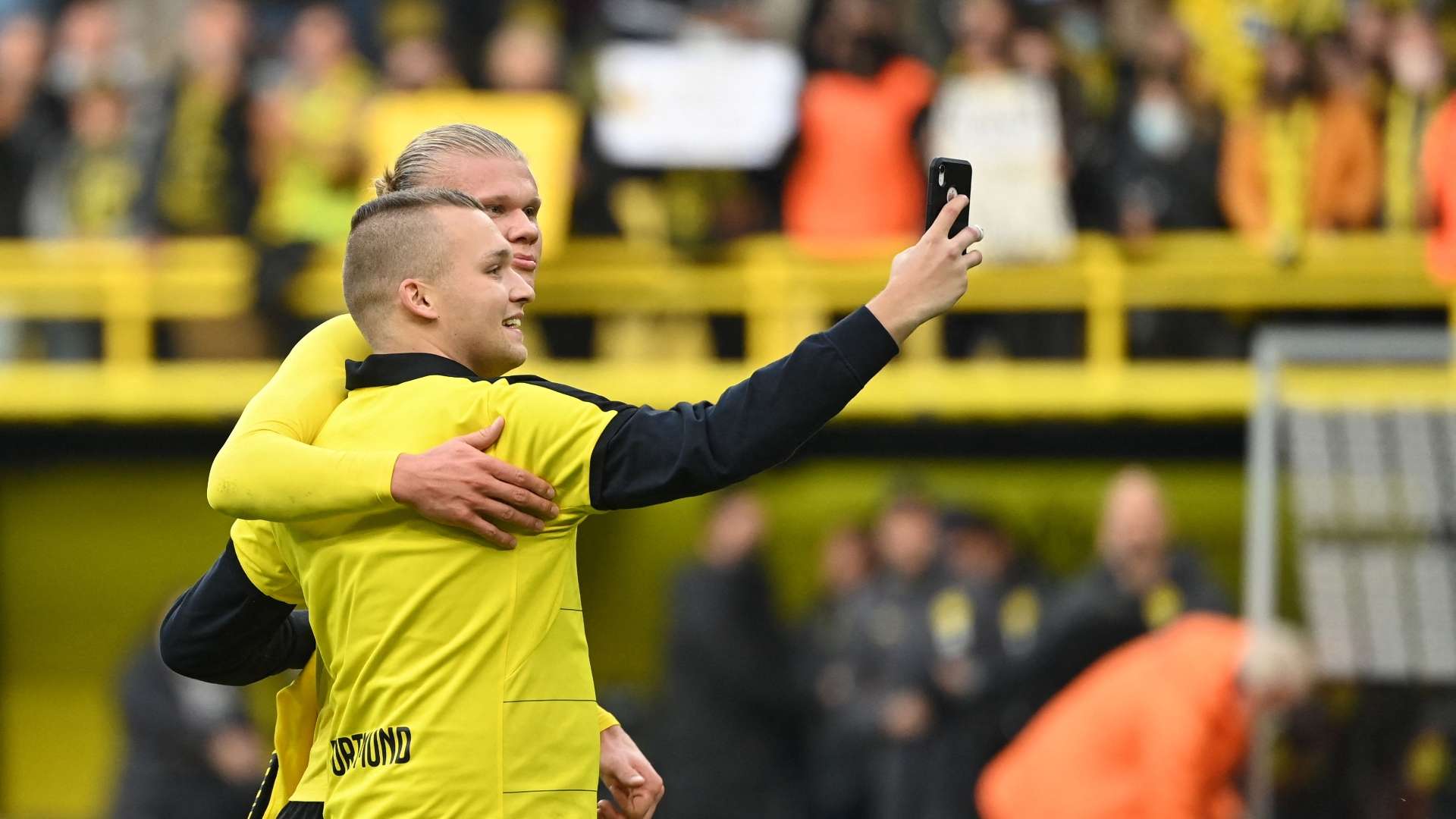 Erling Haaland BVB Mainz 2021 Fan Selfie