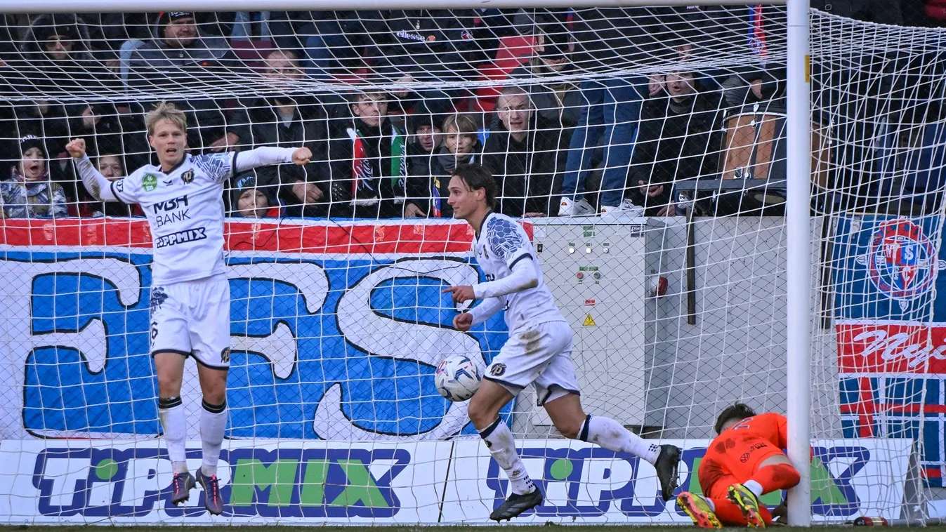 Levi (középen) góljával szerzett vezetést a Puskás Akadémia Nyíregyházán