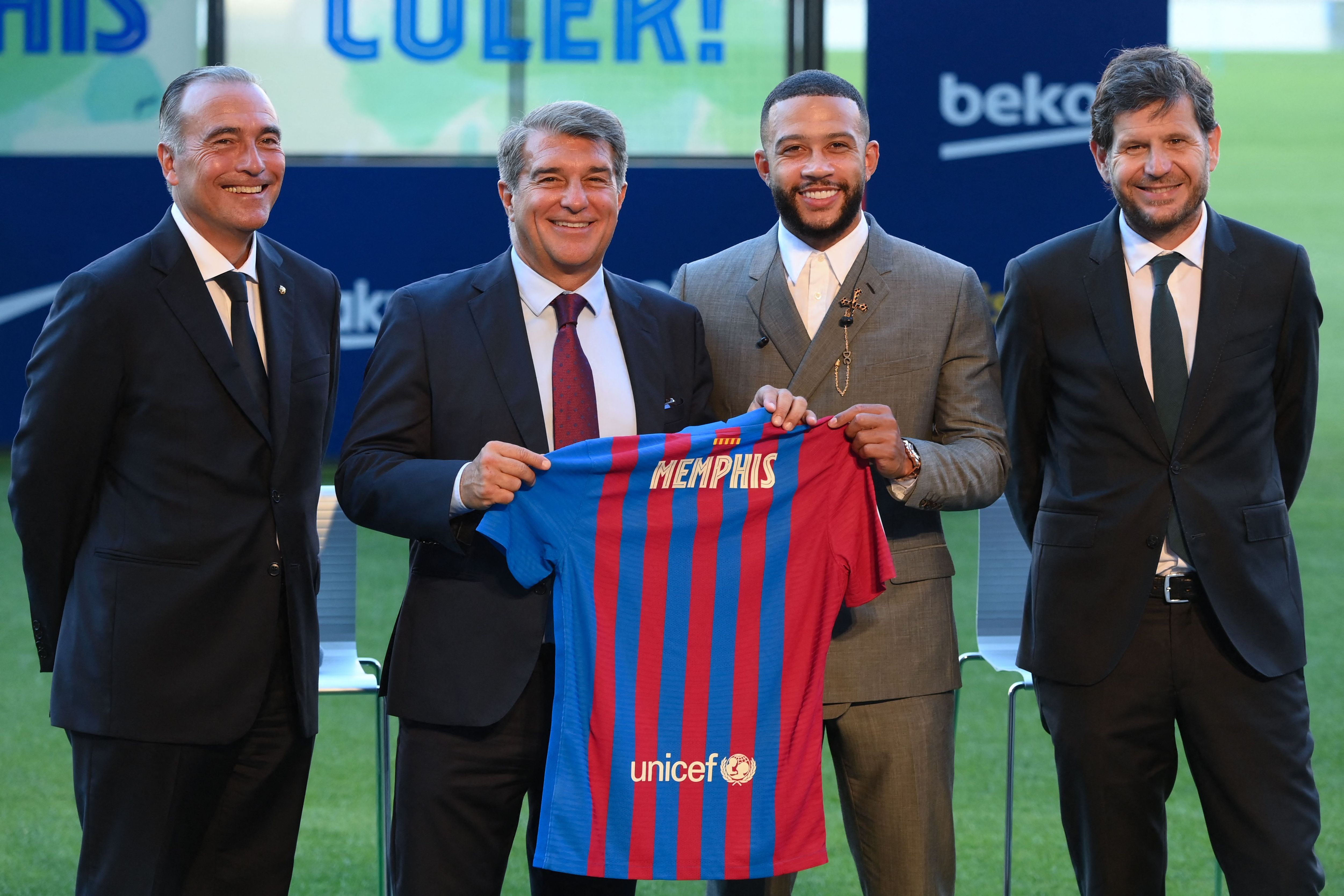 Joan Laporta Rafa Yuste Memphis Depay Mateu Alemany