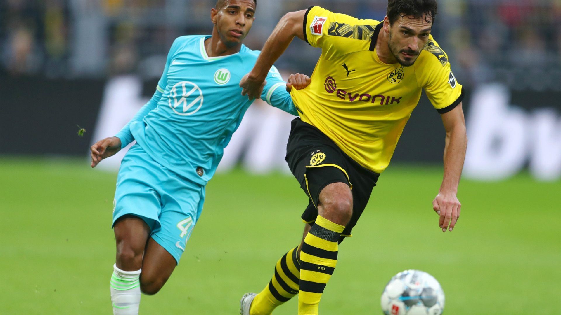 JOAO VICTOR WOLFSBURG MATS HUMMELS BORUSSIA DORTMUND BUNDESLIGA 02112019