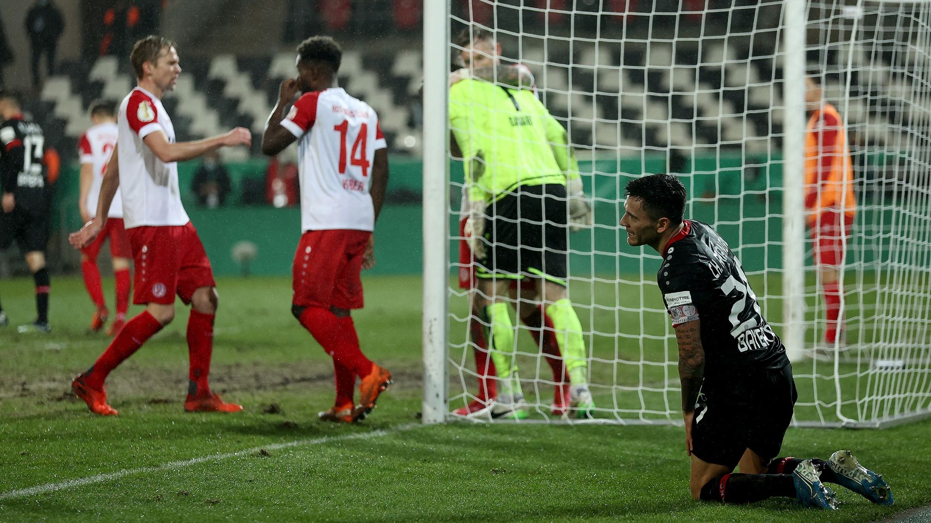 Charles Aránguiz Bayer Leverkusen